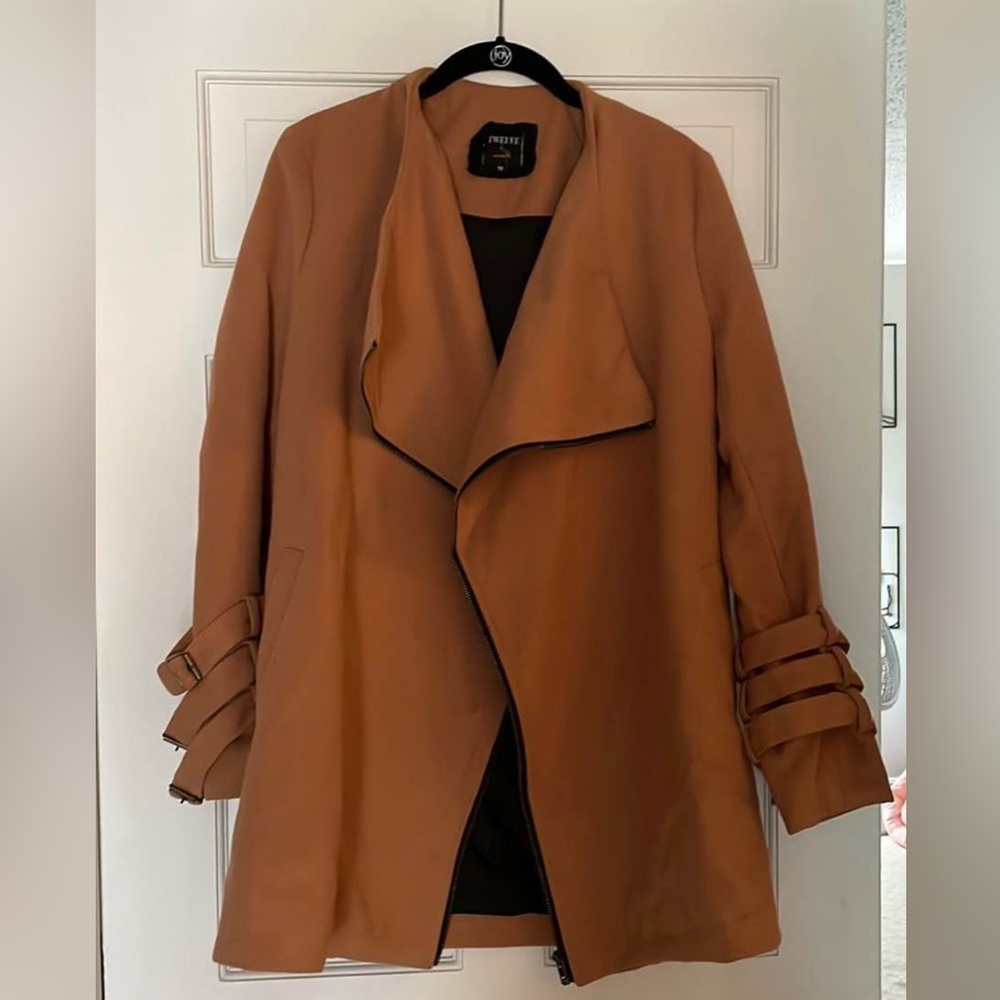 Tan side zip dress coat with detailed sleeve. Worn once at an inside event.